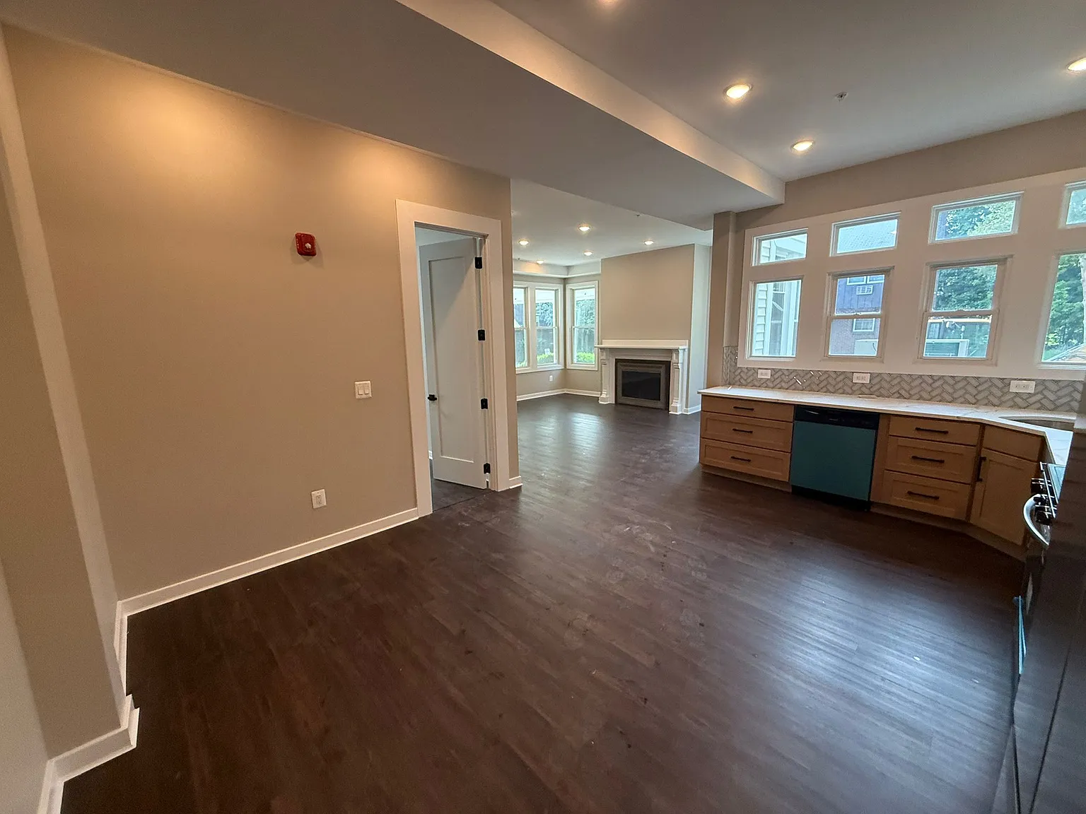 2 bed, 1100 sqft, $2,350 — Photo 4