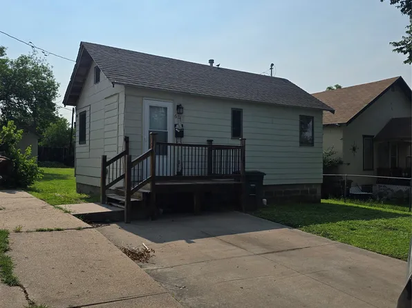 614 8th Ave, Dodge City, KS 67801