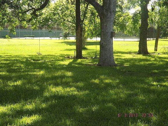 3rd image of 611 Magnolia St