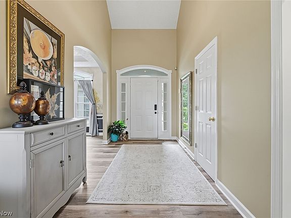 4th image of 728 Pinewood Dr