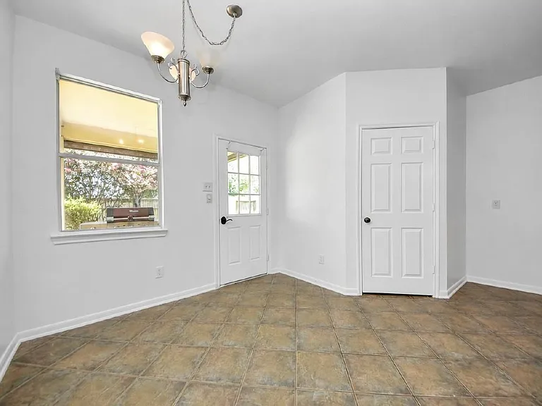 7330 Jacobs Well Dr — Photo 17