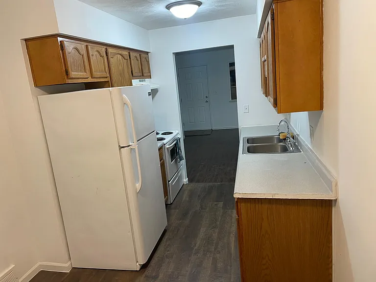 720 Armstrong Rd — Photo 17