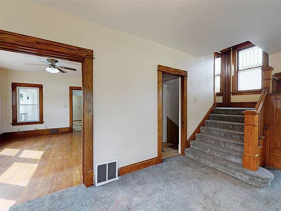 5th image of 443 Coakleys Ave