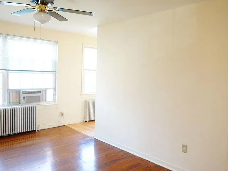 8400 Greenwood Ave — Photo 6