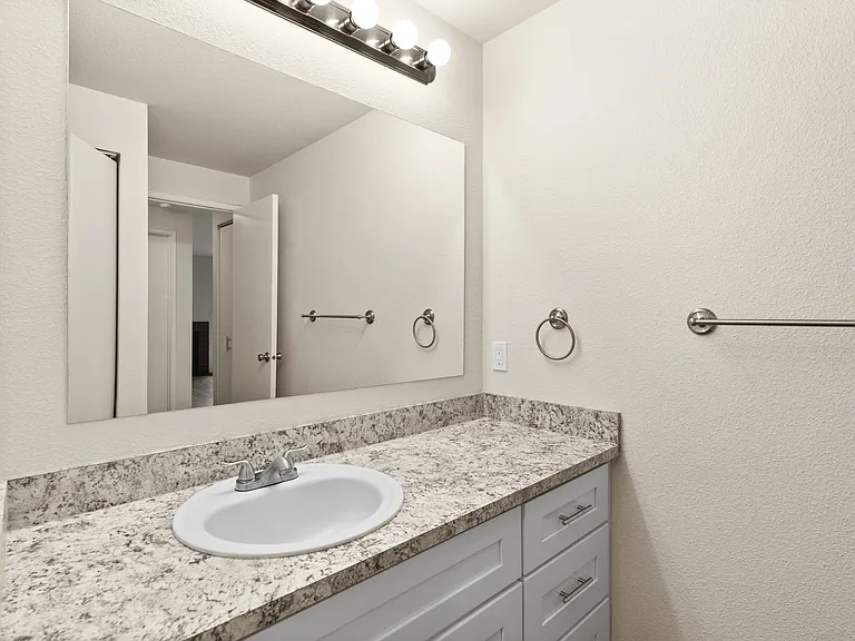 1 Bedroom w/Vaulted Ceiling 1 Bedroom w/Vaulted Ceiling