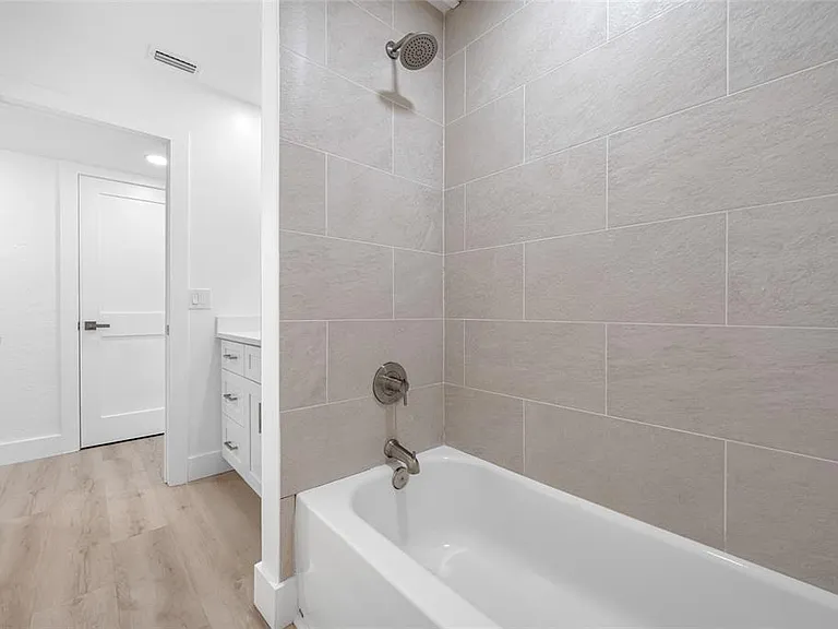 7930 Causeway Blvd S — Photo 24