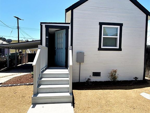 2nd image of 927 W 1st St #9941296