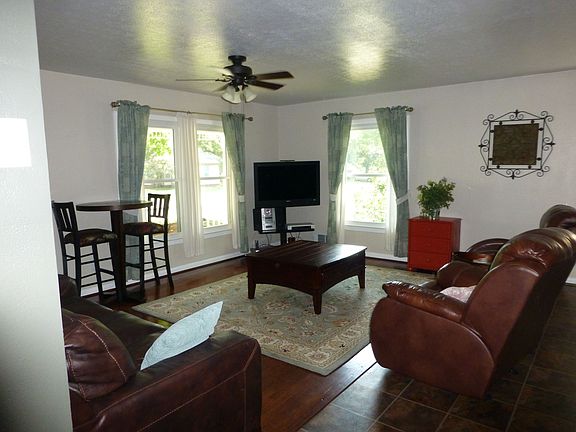 Living Room/Wood Floor