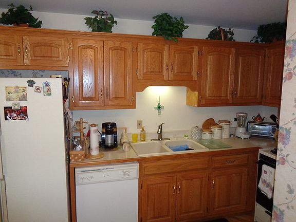 4th image of 13956 Waterbury Dr #906