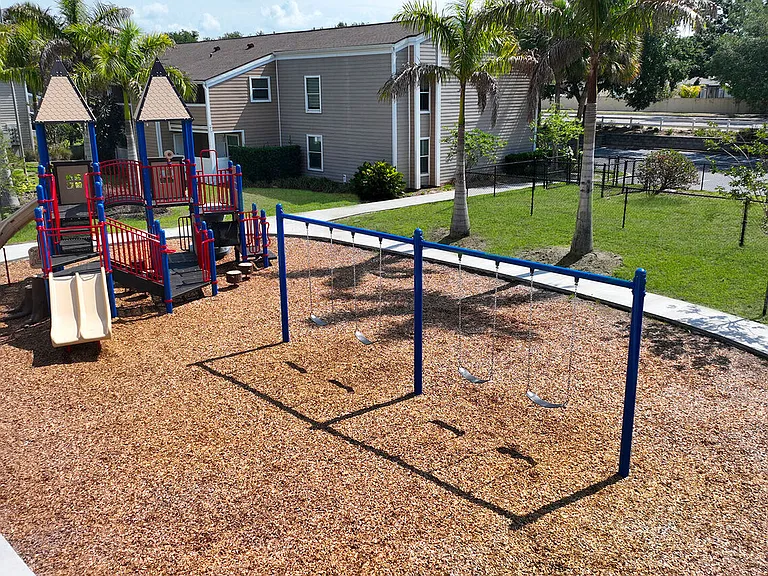 Woodlake Villas — Photo 33