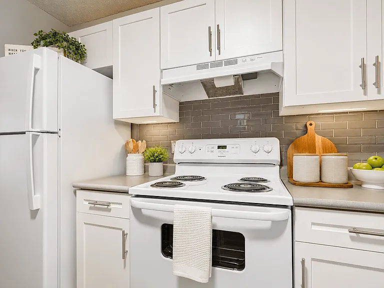 Lakewood I and II Apartment Homes — Photo 1