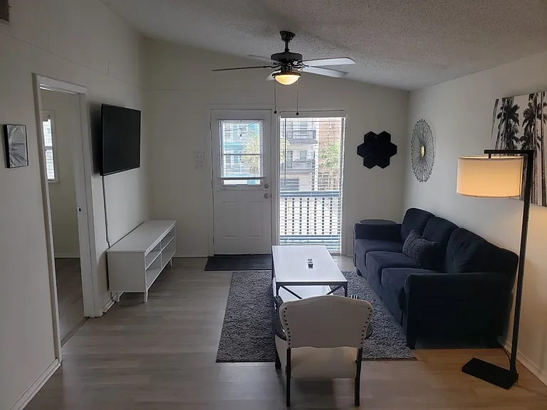 120 E Parade Dr #1 — Photo 5