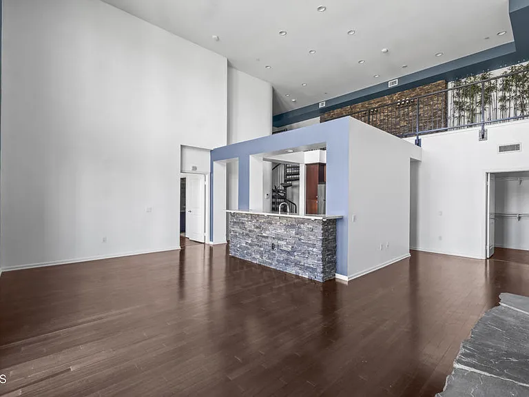 1901 Victoria Ave #201 — Photo 15