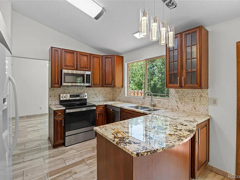 8725 Meadowlark Cir — Photo 3