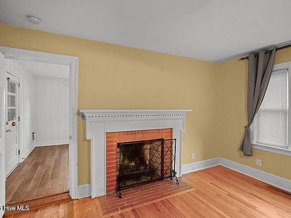 3rd image of 1607 Oaklawn Dr