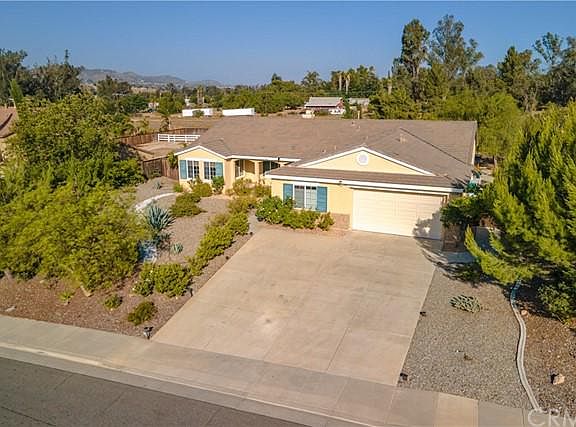 4th image of 33148 Sheila Ln