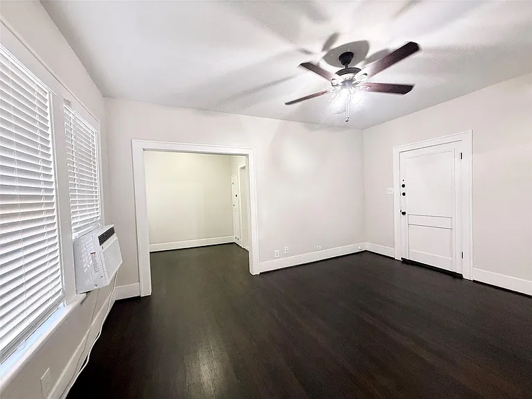 1126 Berthea St #11 — Photo 4