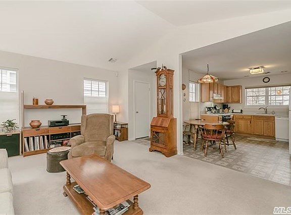 5th image of 4 Greenbriar Ct