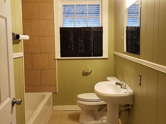 4th image of 3632 W College St