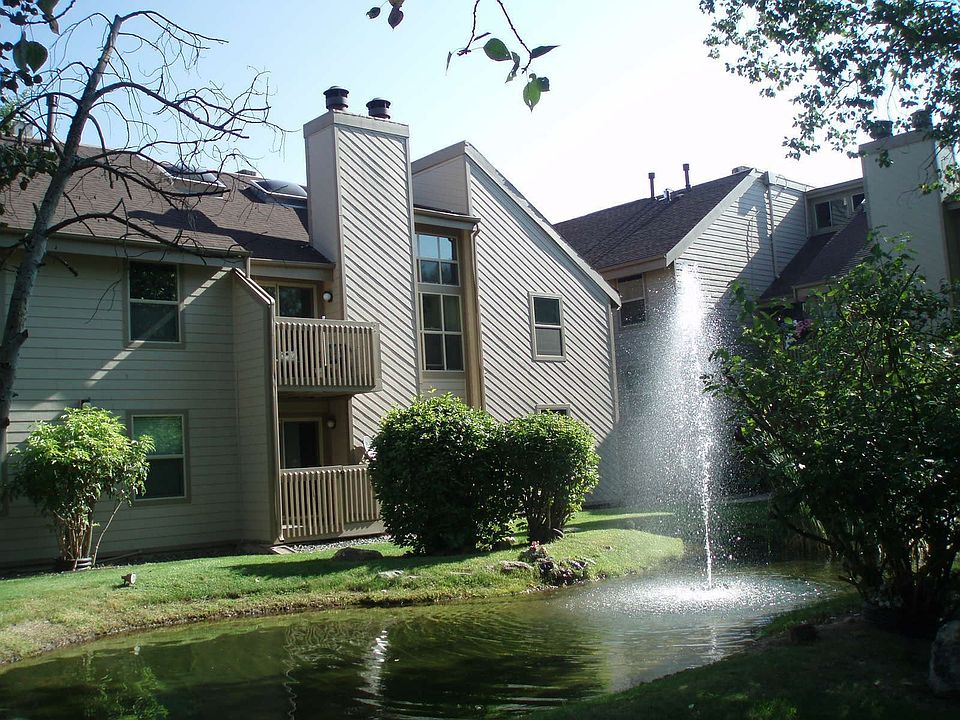 Sweeping Courtyard Views