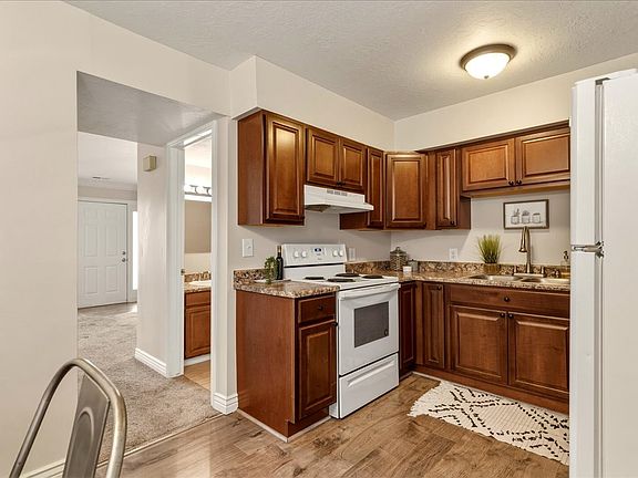 4th image of 947 E Canyon Rd #29