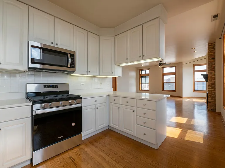 1166 W Grand Ave #3 — Photo 18