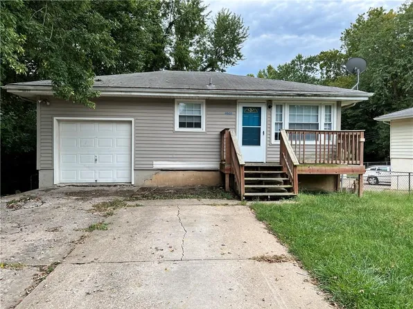 4601 NE 37th St, Kansas City, MO 64117