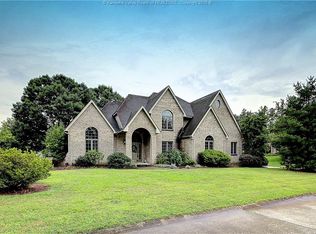 701 Callingwood Rd, Hurricane, WV 25526