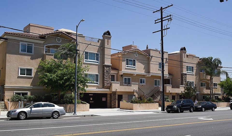 1st image of 12645 Oxnard St Unit 13