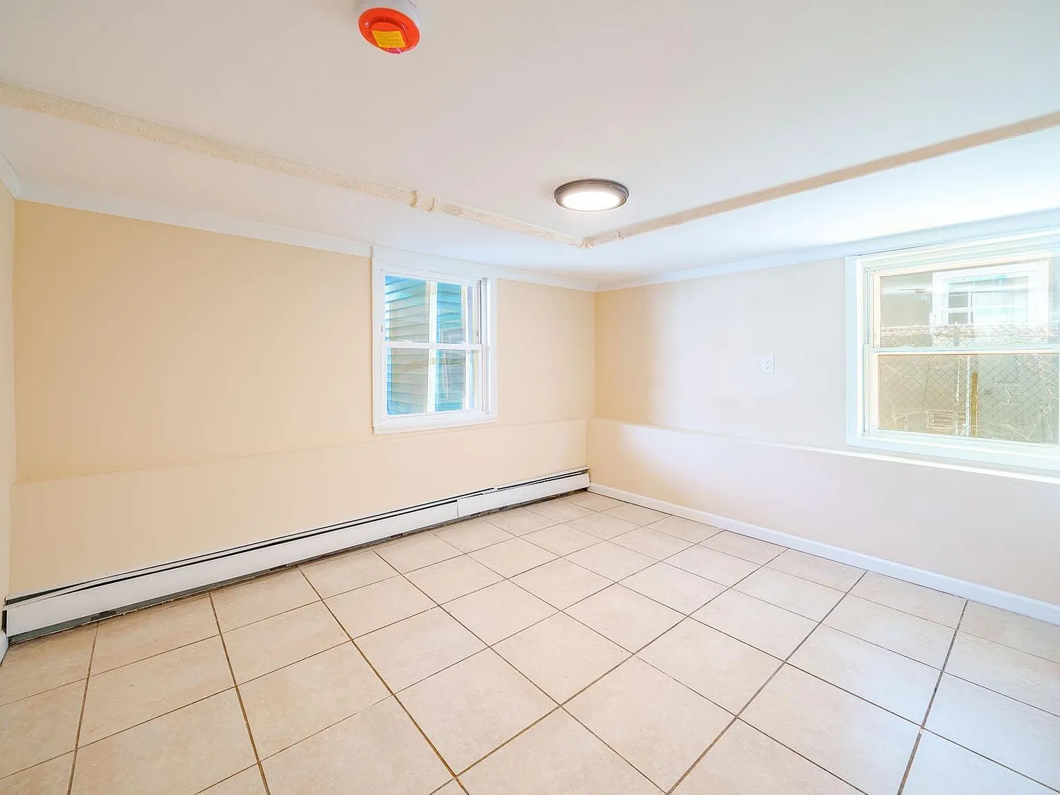 3 bed, 1.0 bath, $2,200 — Photo 2