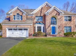110 Hilltop Ln, Wyckoff, NJ 07481