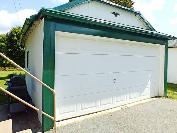 One-car garage