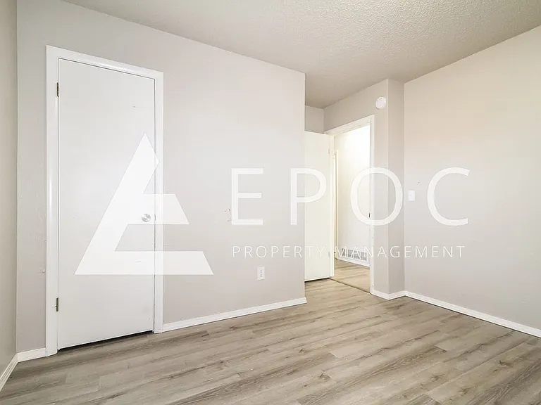 409 Woodland Dr — Photo 13