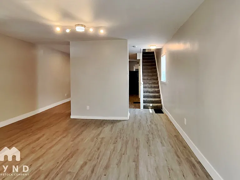 1276 Wager St — Photo 2