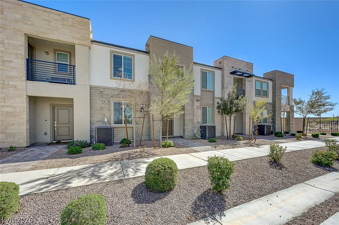 3 bed, 2.5 bath, 1447 sqft, $2,450 — Photo 3