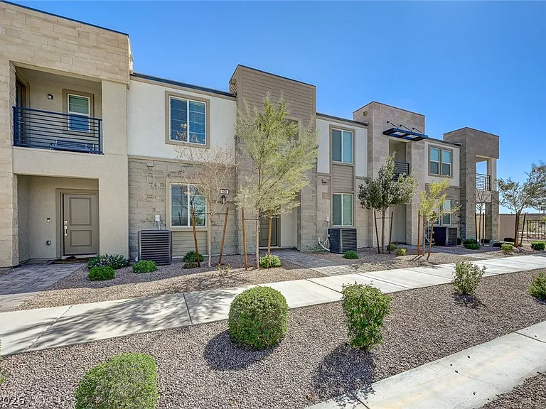 909 Kyanite Ln — Photo 3