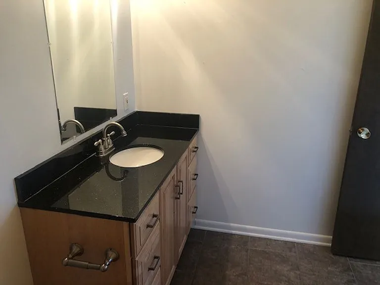 405 N State St — Photo 6