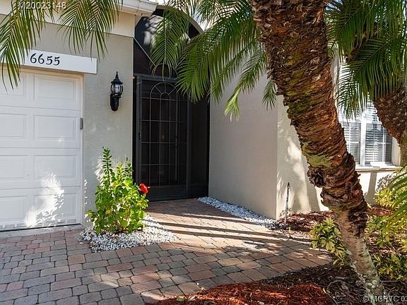 2nd image of 6655 SE Twin Oaks Cir