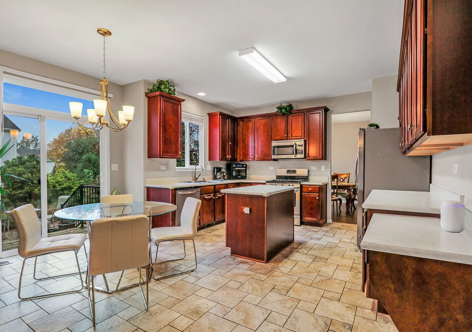 4 bed, 2.5 bath, 2409 sqft, $3,300 — Photo 2