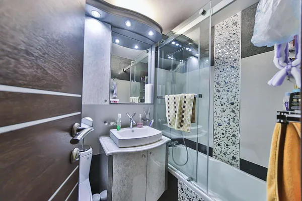 Sold by Remax Edge | media 12