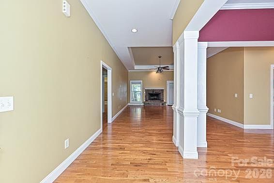 2nd image of 2715 Lakeview Cir