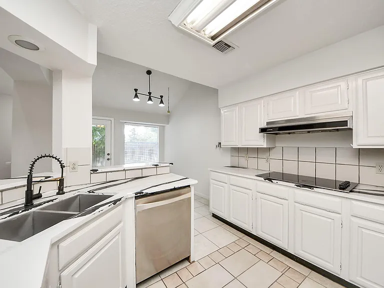 3611 Bee Bayou Ln — Photo 14