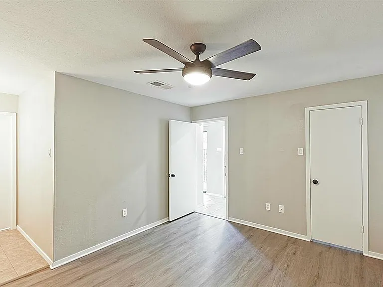 889 Dublin Dr #D — Photo 17