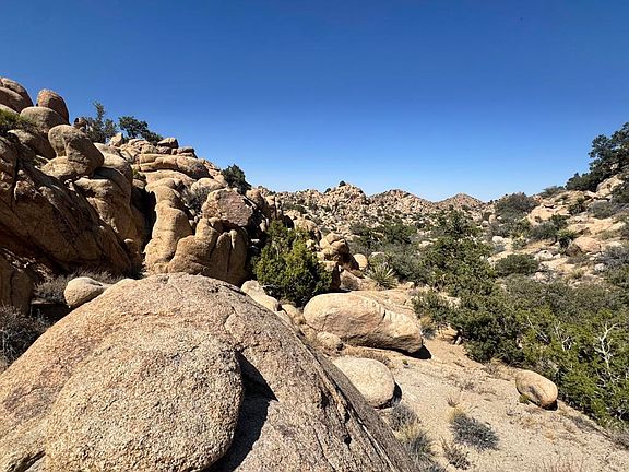 5th image of 5990 Acoma Trl