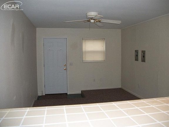 4th image of 12217 Woodside Dr