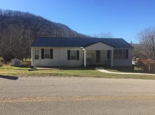 200 Barnes Mountain Rd, Irvine, KY 40336
