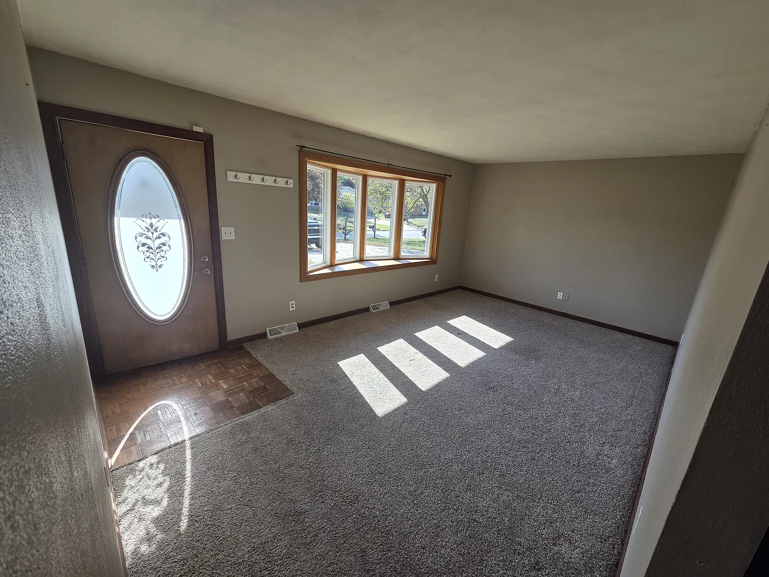 3 bed, 2.5 bath, 2001 sqft, $1,950 — Photo 2