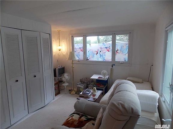 3rd image of 525 Riverleigh Ave