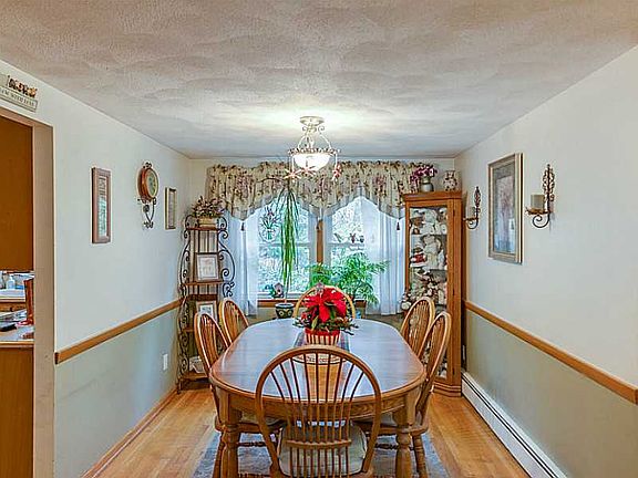 2nd image of 23 Bayberry Hill Dr