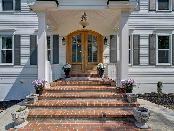 4th image of 38 Mallet Hill Ct